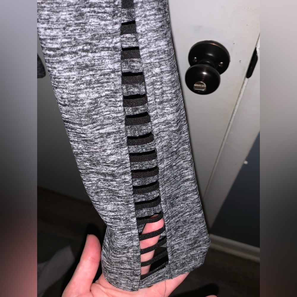 Size medium - Picture 2 of 3